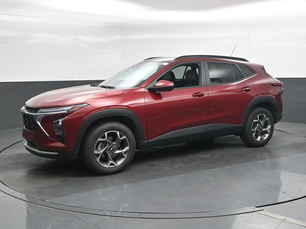 Used 2025 Chevrolet Trax LT FWD image 7