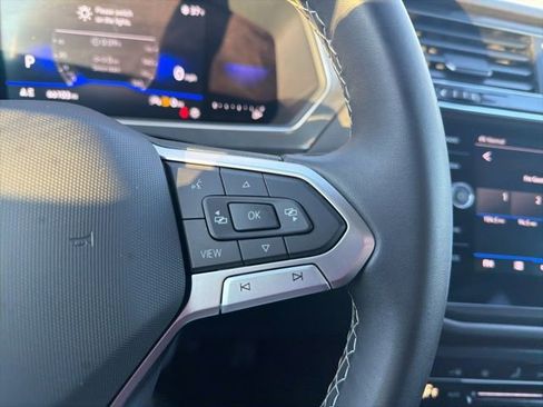 Certified 2023 Volkswagen Tiguan SE w/ Panoramic Sunroof Package image 17