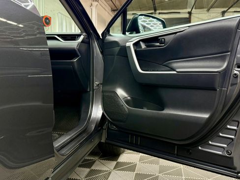 Used 2021 Toyota RAV4 LE image 6