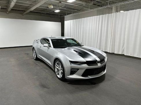 Used 2018 Chevrolet Camaro SS RWD image 3