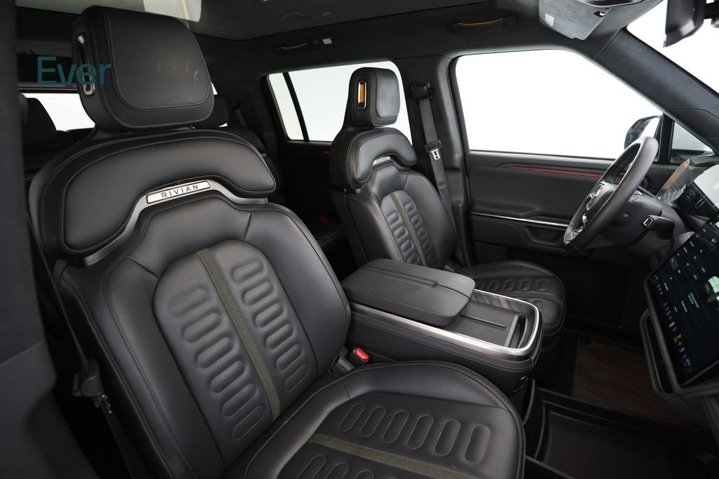 Used 2025 Rivian R1S Adventure Dual AWD/4WD image 23