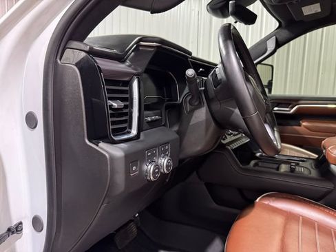 Used 2024 GMC Sierra 2500 Denali Ultimate AWD/4WD image 12