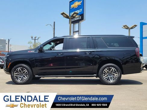 Used 2025 Chevrolet Suburban Z71 AWD/4WD image 14
