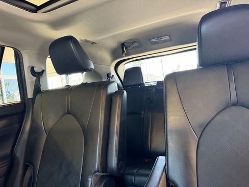 Used 2023 Toyota Highlander Platinum image 18