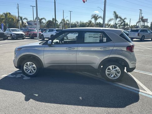 New 2026 Hyundai Venue SE image 9