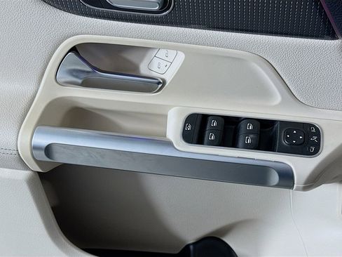 Used 2020 Mercedes-Benz GLB 250 image 17