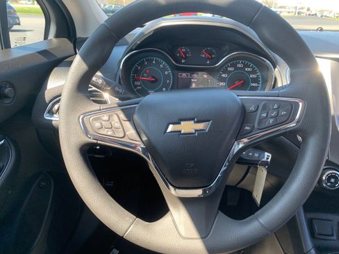 Used 2017 Chevrolet Cruze LT image 9
