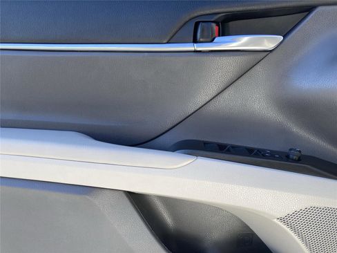 Used 2022 Toyota Camry SE image 27