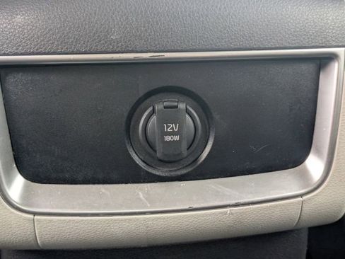 Used 2024 Kia Carnival LX FWD image 11