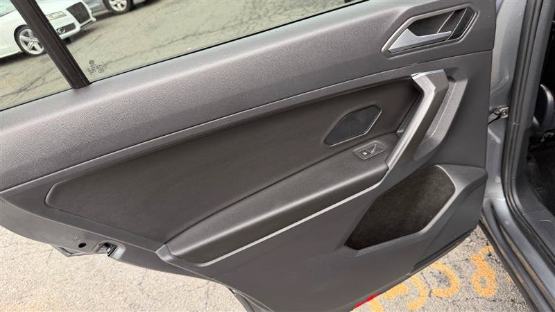Used 2021 Volkswagen Tiguan SE R-Line AWD/4WD image 24