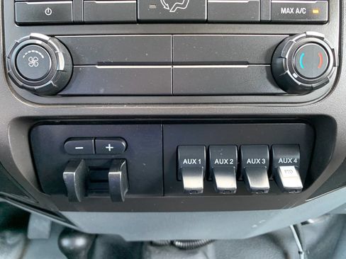 Used 2016 Ford F550 4x4 Crew Cab Super Duty w/ Power Equipment Group image 17