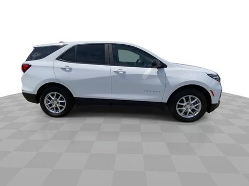 Used 2024 Chevrolet Equinox LS w/ LS Convenience Package AWD/4WD image 3