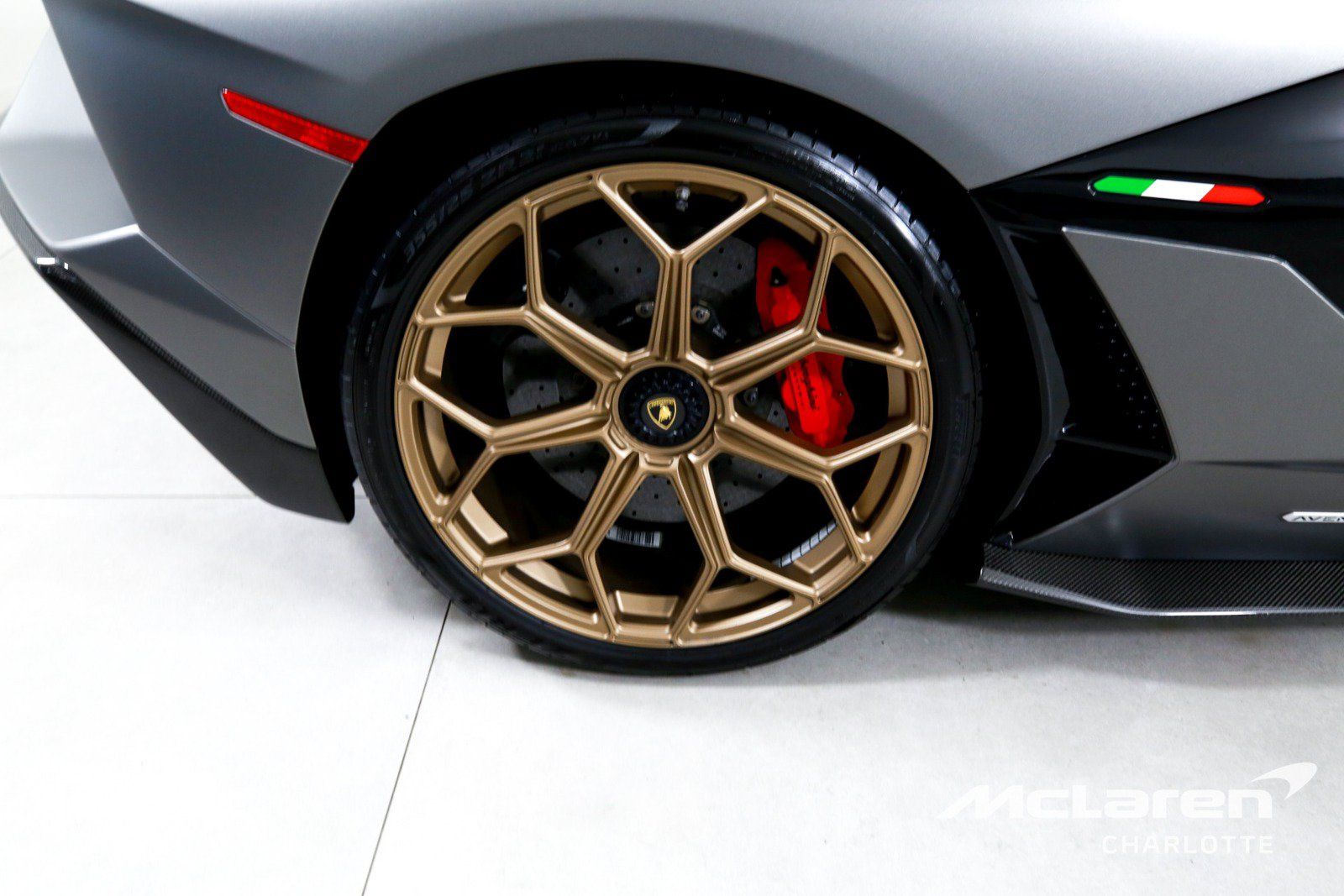 Used 2020 Lamborghini Aventador SVJ AWD/4WD image 27