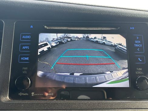 Used 2017 Toyota Sienna XLE image 27