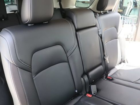 Used 2023 Nissan Pathfinder SL AWD/4WD image 14