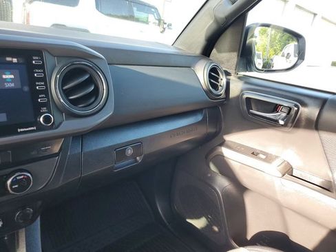 Used 2022 Toyota Tacoma TRD Off-Road w/ Technology Package RWD image 27