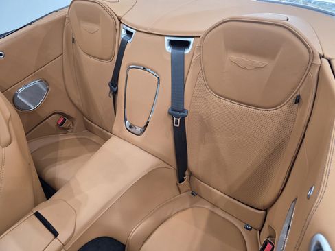 Used 2025 Aston Martin DB12 Convertible image 19