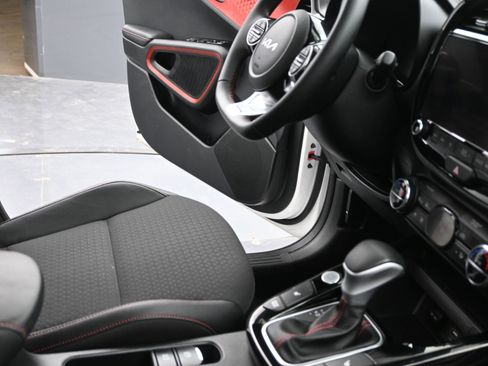 Used 2025 Kia Soul GT-Line w/ GT-Line Technology Package image 11