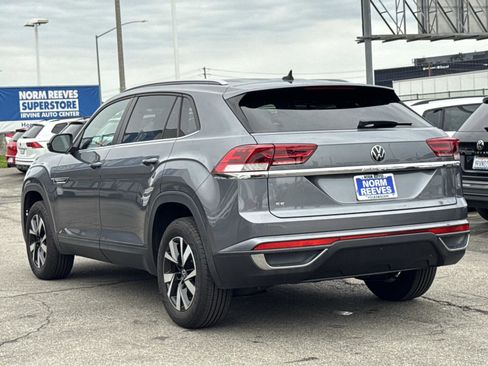 Certified 2022 Volkswagen Atlas Cross Sport SE image 3