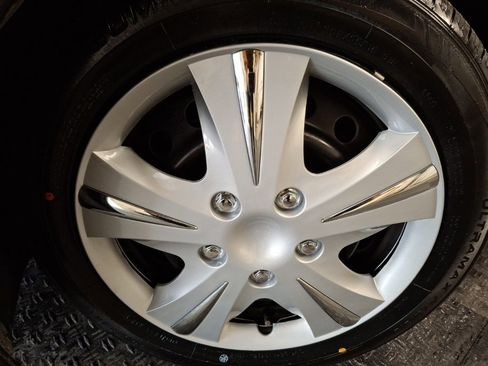 Used 2021 Toyota Corolla LE image 3