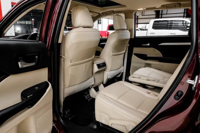 Used 2019 Toyota Highlander XLE FWD image 43