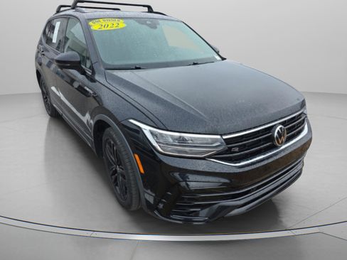 Used 2022 Volkswagen Tiguan SE R-Line image 3