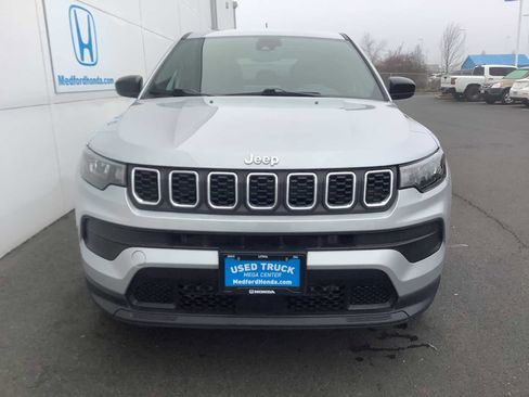 Used 2025 Jeep Compass Sport image 9