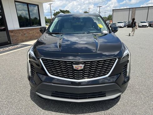 Used 2023 Cadillac XT4 Premium Luxury w/ Technology Package FWD image 12