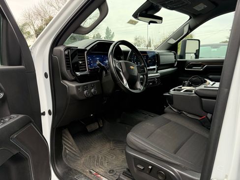 Used 2024 Chevrolet Silverado 2500 LT image 5
