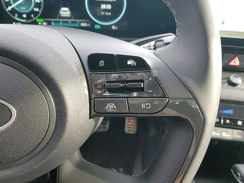 New 2025 Hyundai Elantra SEL image 16