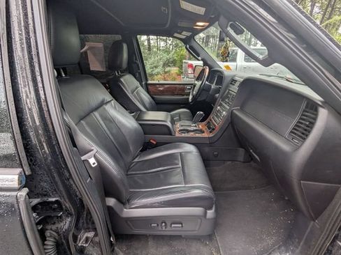 Used 2015 Lincoln Navigator 4WD image 13