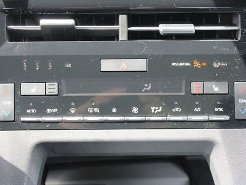 Used 2020 Toyota Avalon XLE w/ Moonroof Package FWD image 18