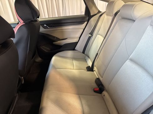 Used 2018 Honda Accord LX image 17