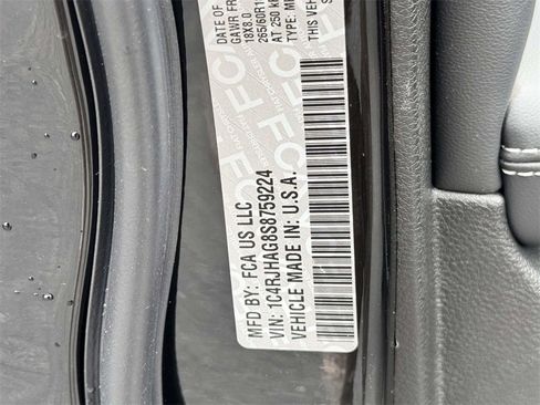 New 2025 Jeep Grand Cherokee 4WD image 31