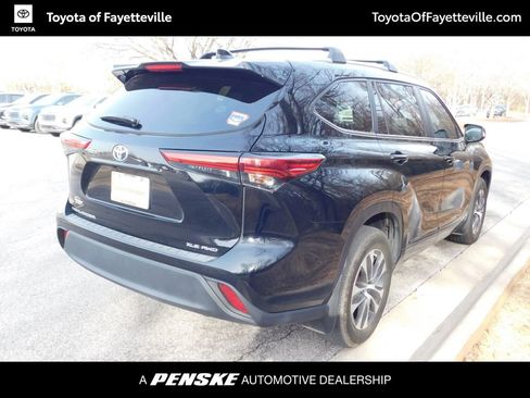 Used 2023 Toyota Highlander XLE image 4