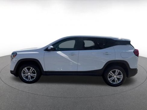 Used 2024 GMC Terrain SLE image 9