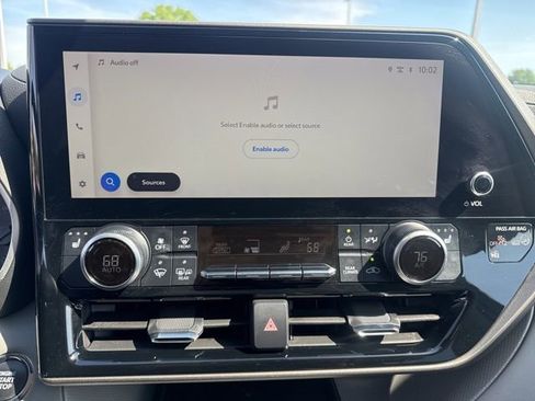 Used 2023 Toyota Highlander XLE FWD image 34