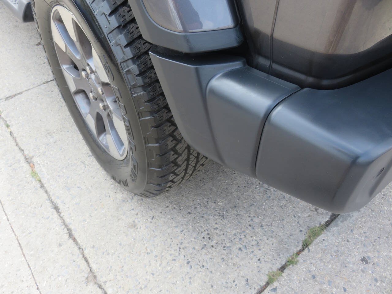 Used 2018 Jeep Wrangler Unlimited Sahara AWD/4WD image 31