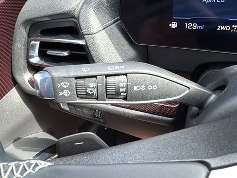 Used 2025 Chevrolet Traverse Z71 w/ Enhanced Driving Package AWD/4WD image 19