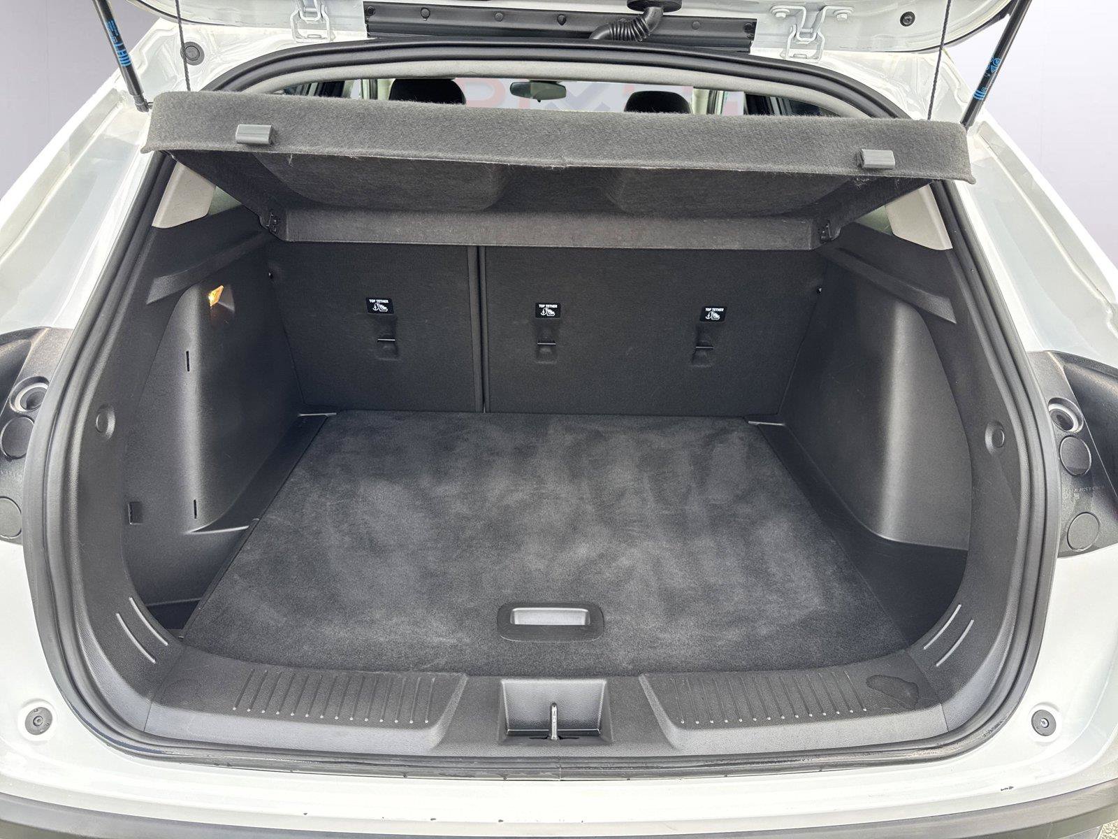 Used 2025 Chevrolet Trax LT w/ LT Convenience Package FWD image 32