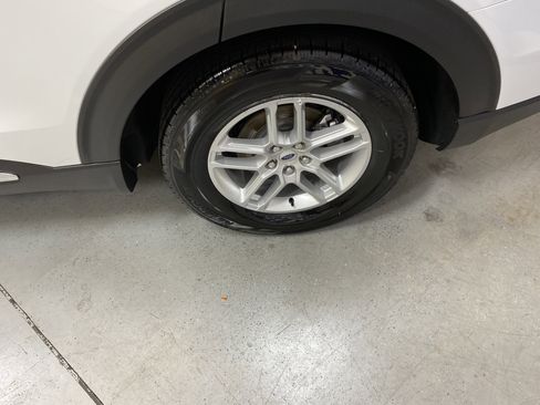 Used 2025 Ford Explorer Active image 12