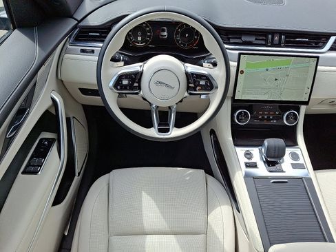 Certified 2025 Jaguar F-PACE R-Dynamic S image 4