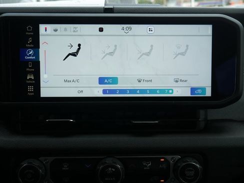 Used 2025 Jeep Wrangler Sport image 19