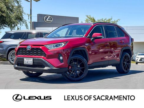 Used 2020 Toyota RAV4 XLE w/ Convenience Package AWD/4WD image 1