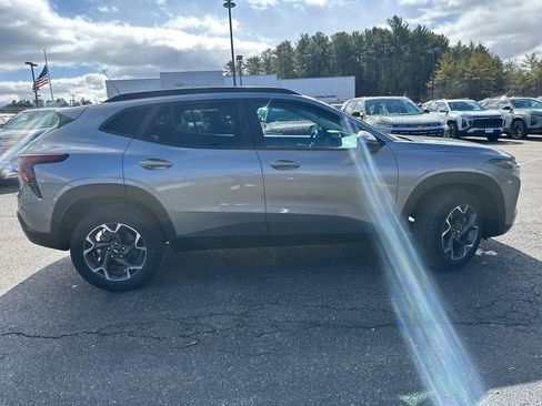 Used 2024 Chevrolet Trax LT w/ Driver Confidence Package image 6