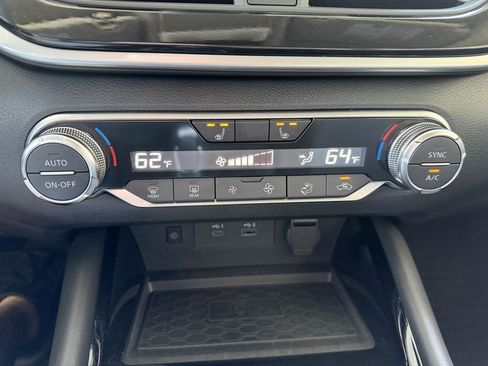 Used 2025 Nissan Altima 2.5 SR w/ SR Premium Package AWD/4WD image 25