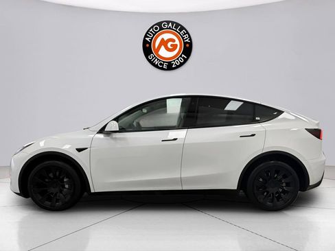 Used 2023 Tesla Model Y Long Range image 4