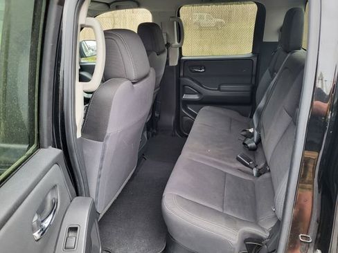 Used 2024 Nissan Frontier SV image 12