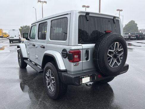 Used 2024 Jeep Wrangler Sahara w/ Technology Group image 8
