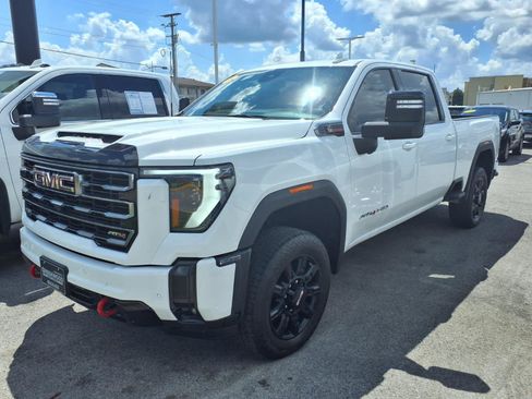 Used 2025 GMC Sierra 2500 AT4 AWD/4WD image 4